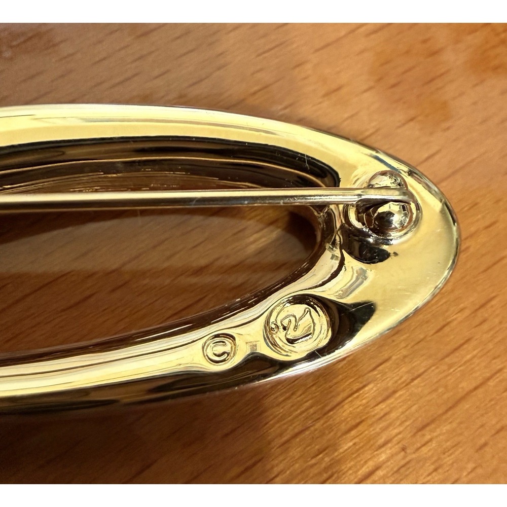 SWAROVSKI Signed Brooch Oval Shape Clear Round Crystals Yellow Gold Plated - Picture 4 of 5